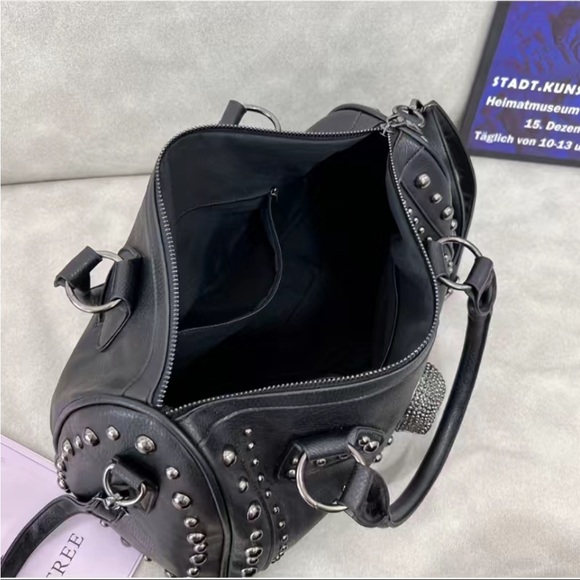 NWT skull bag💀 - Picture 4 of 10